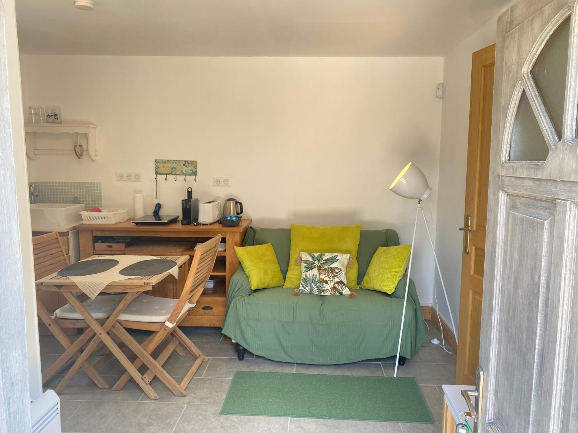 Les Trois Jardins Avec Wifi Et Parking Gratuit Holiday home *