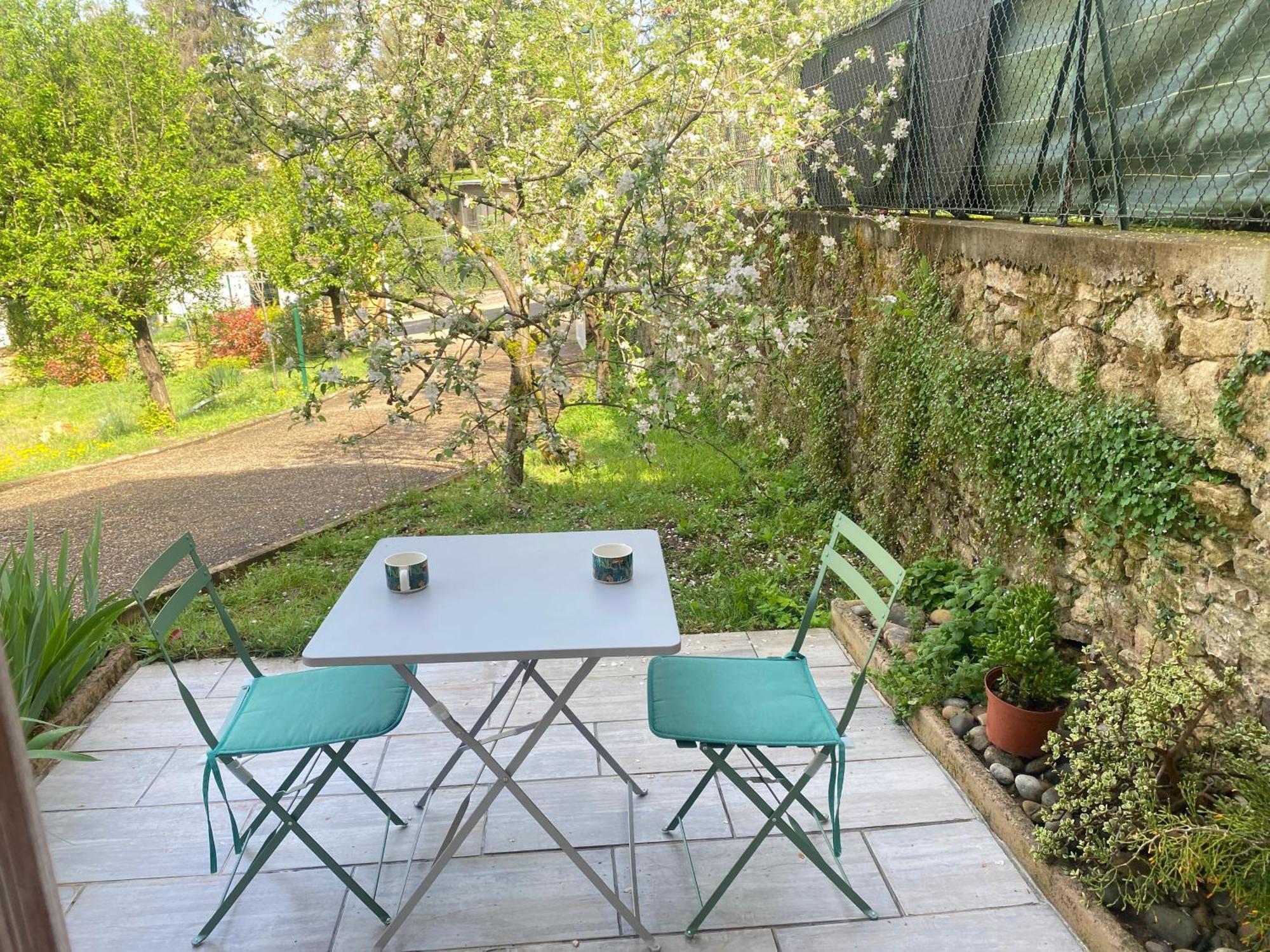 Les Trois Jardins Avec Wifi Et Parking Gratuit Holiday home *